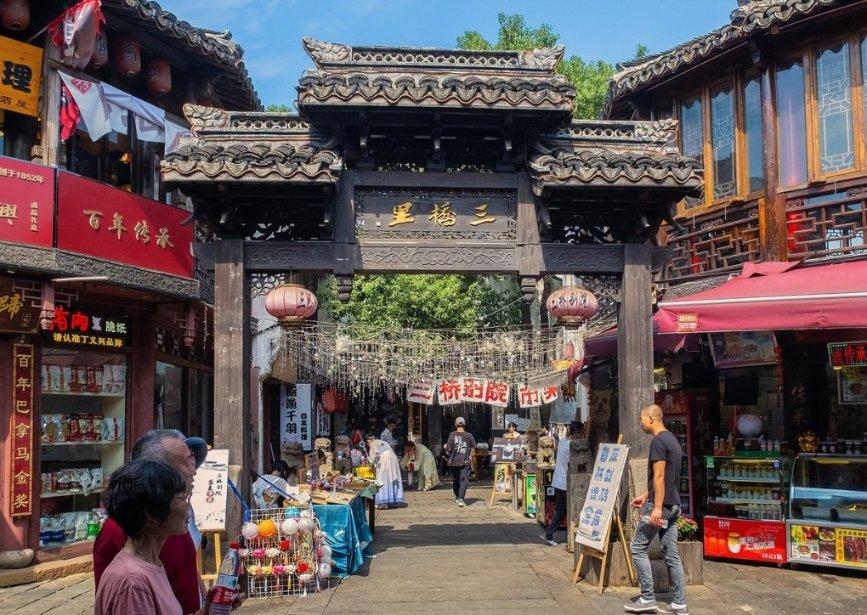 古代一种刑罚，女囚犯宁死都不想受，男囚想要却得花钱，至今仍存